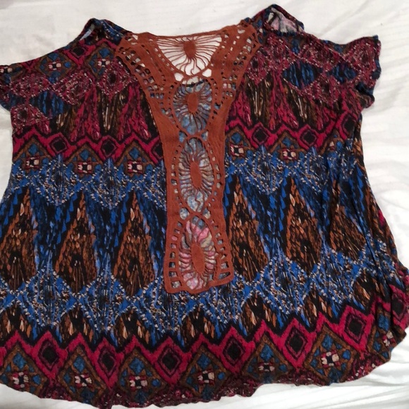 Cold Shoulder Tribal Pattern Top - Picture 3 of 3